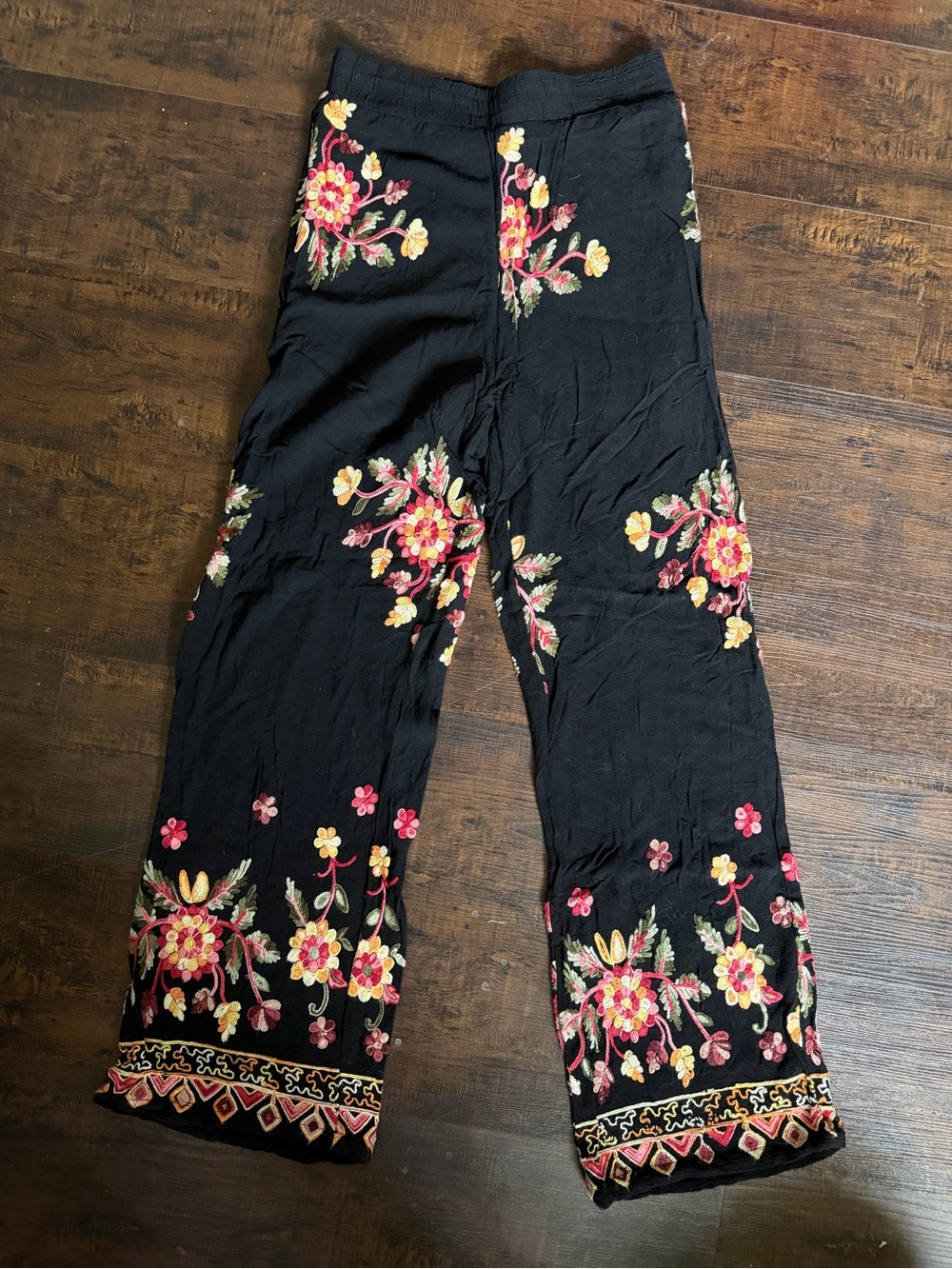 Embroidered Black Wide-Leg Casual Pants with Floral Accents